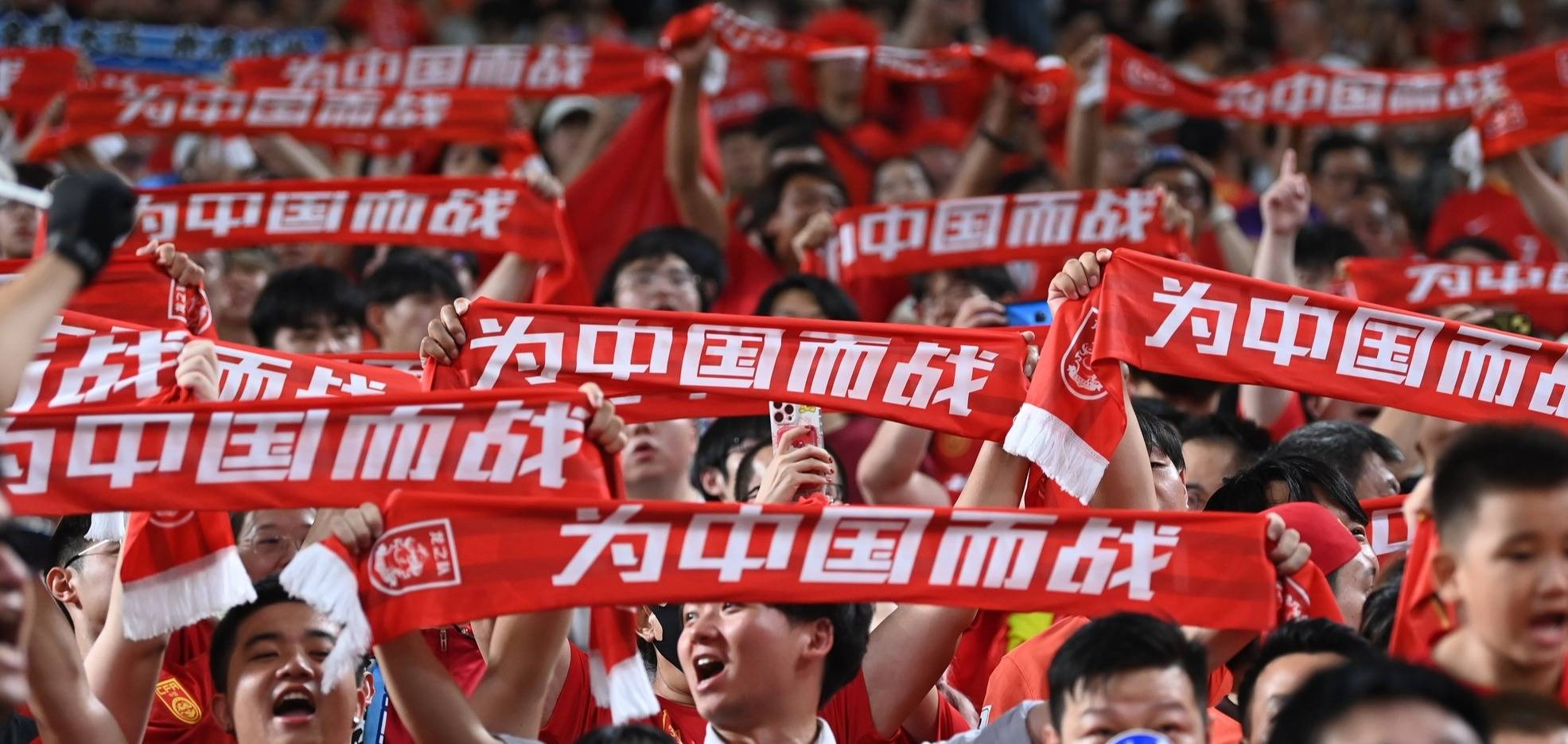 国内职业足球赛事各队斗志昂扬