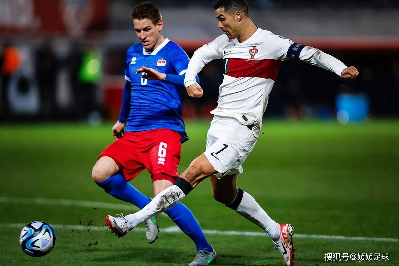 捷克队以稳固防守赢得球迷认可