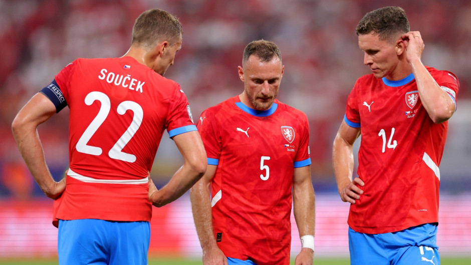 捷克队以稳固防守赢得球迷认可