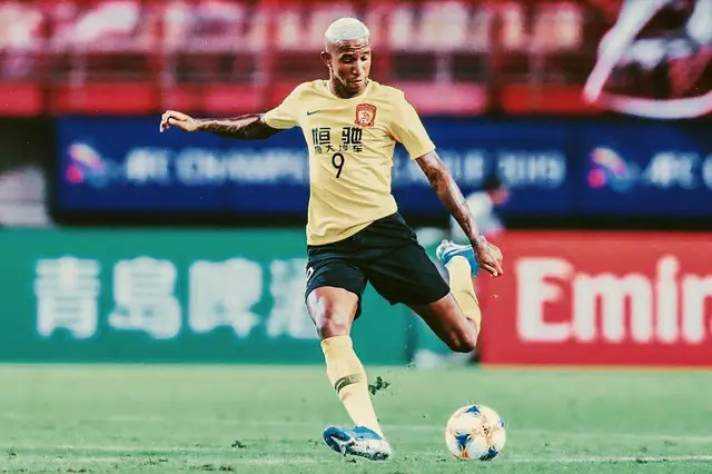 包含河床全力冲击冠军，关键球员备战状态受关注的词条