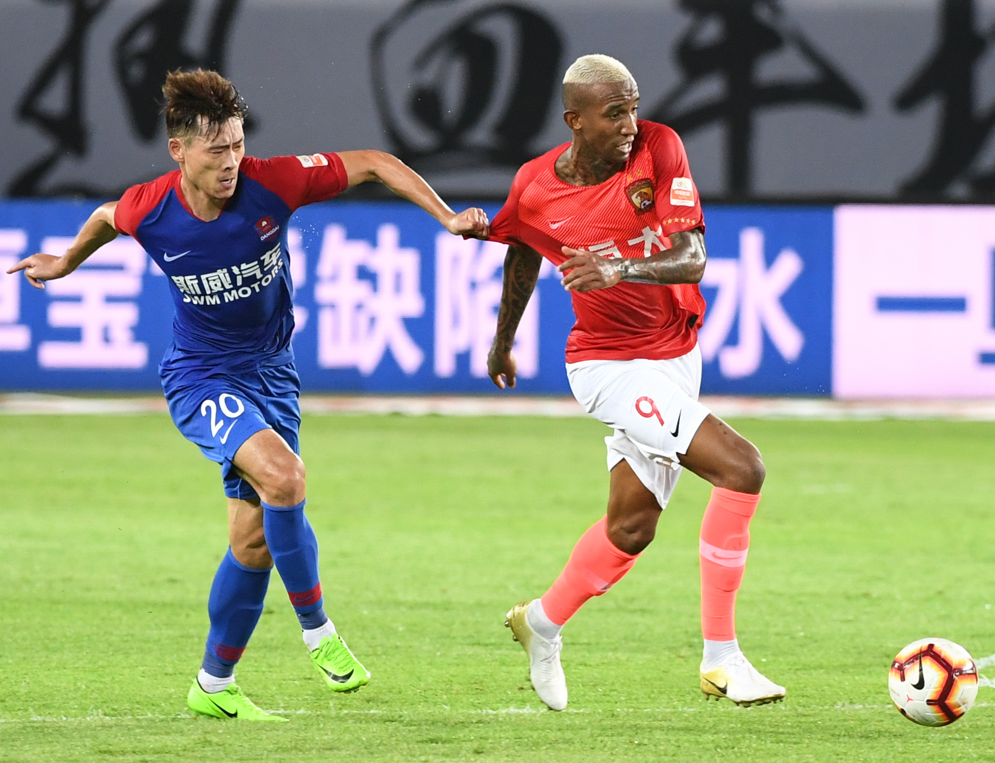 包含大连超越主场击败鲁能深圳,夺得连胜的词条 包含大连超越主场击败鲁能深圳,夺得连胜的词条