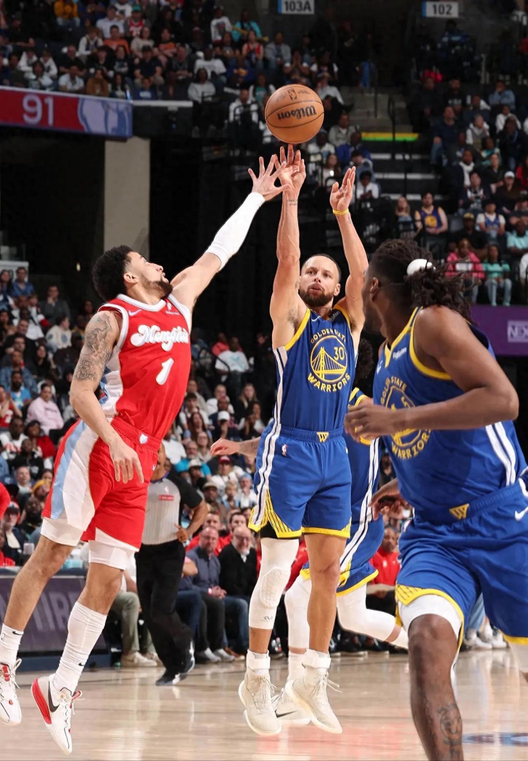 关于太阳客场力克雄鹿，布克贡献全面数据的信息