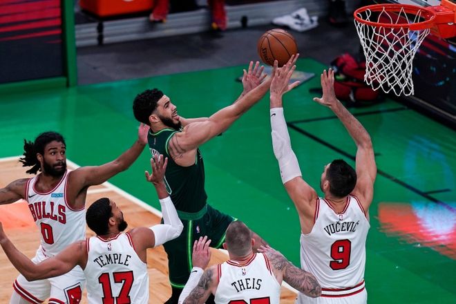 斯科特37+9莫扎里玫瑰33+10！雄鹿险胜绿衫军的简单介绍