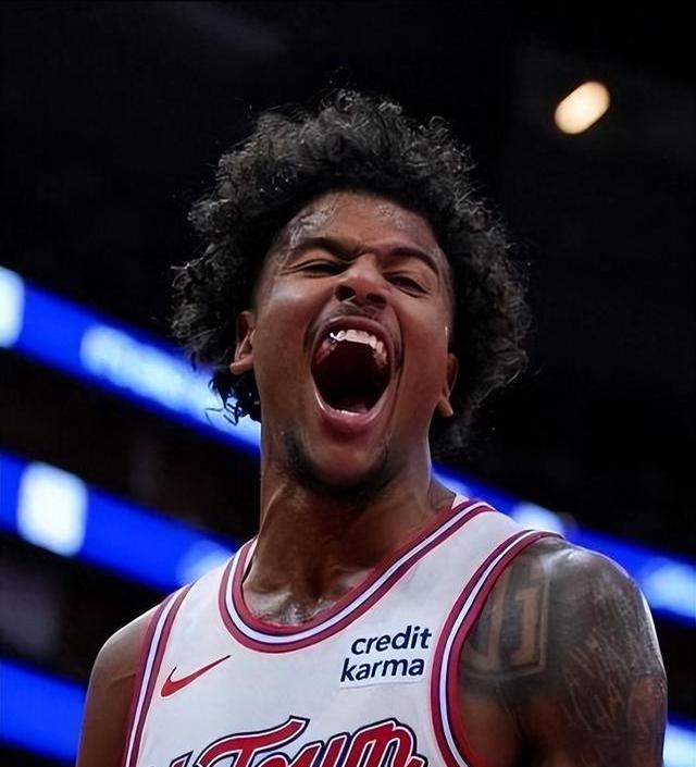 包含热火逆转灰熊迎来三连胜的词条