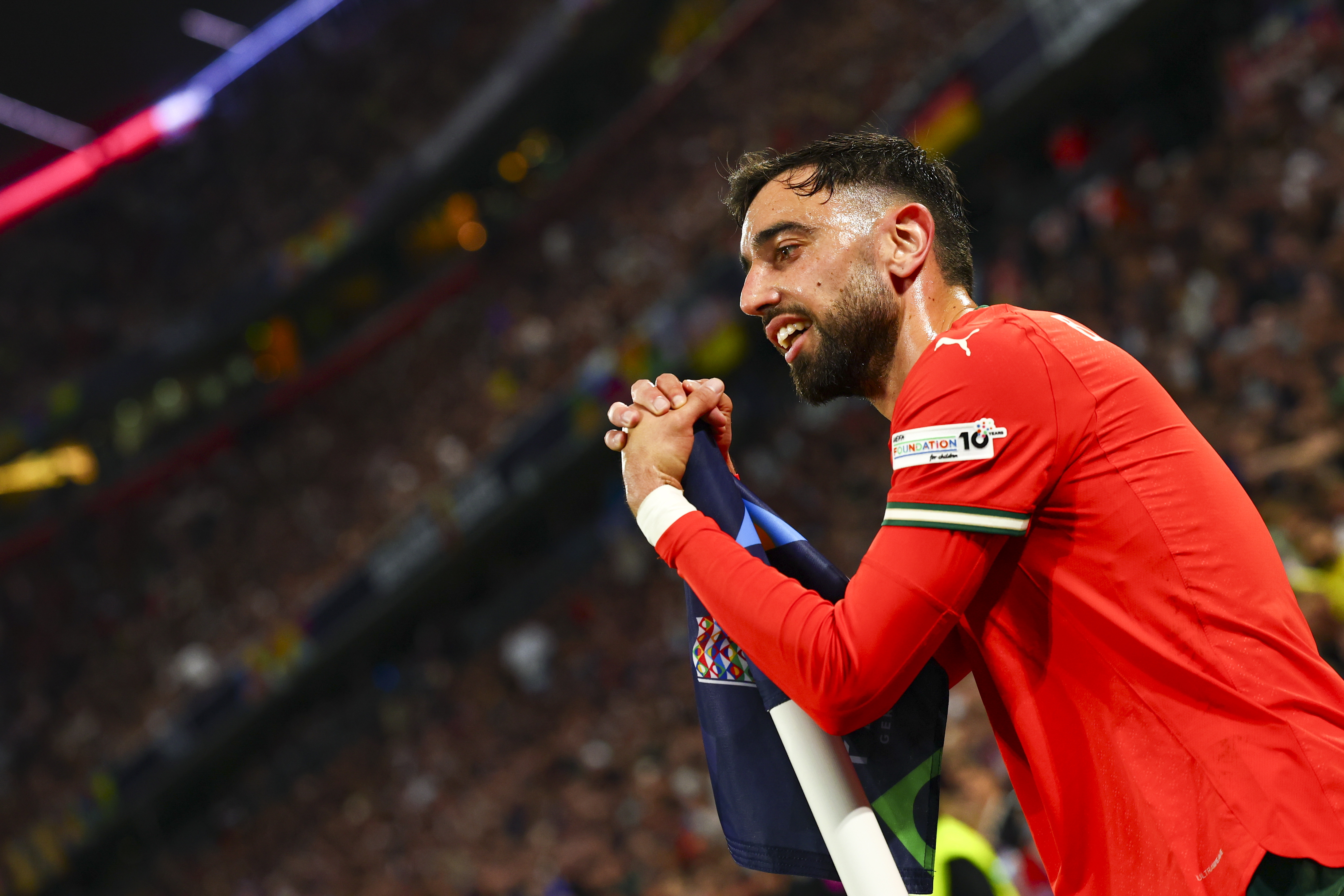 葡萄牙队球员因伤退出赛场