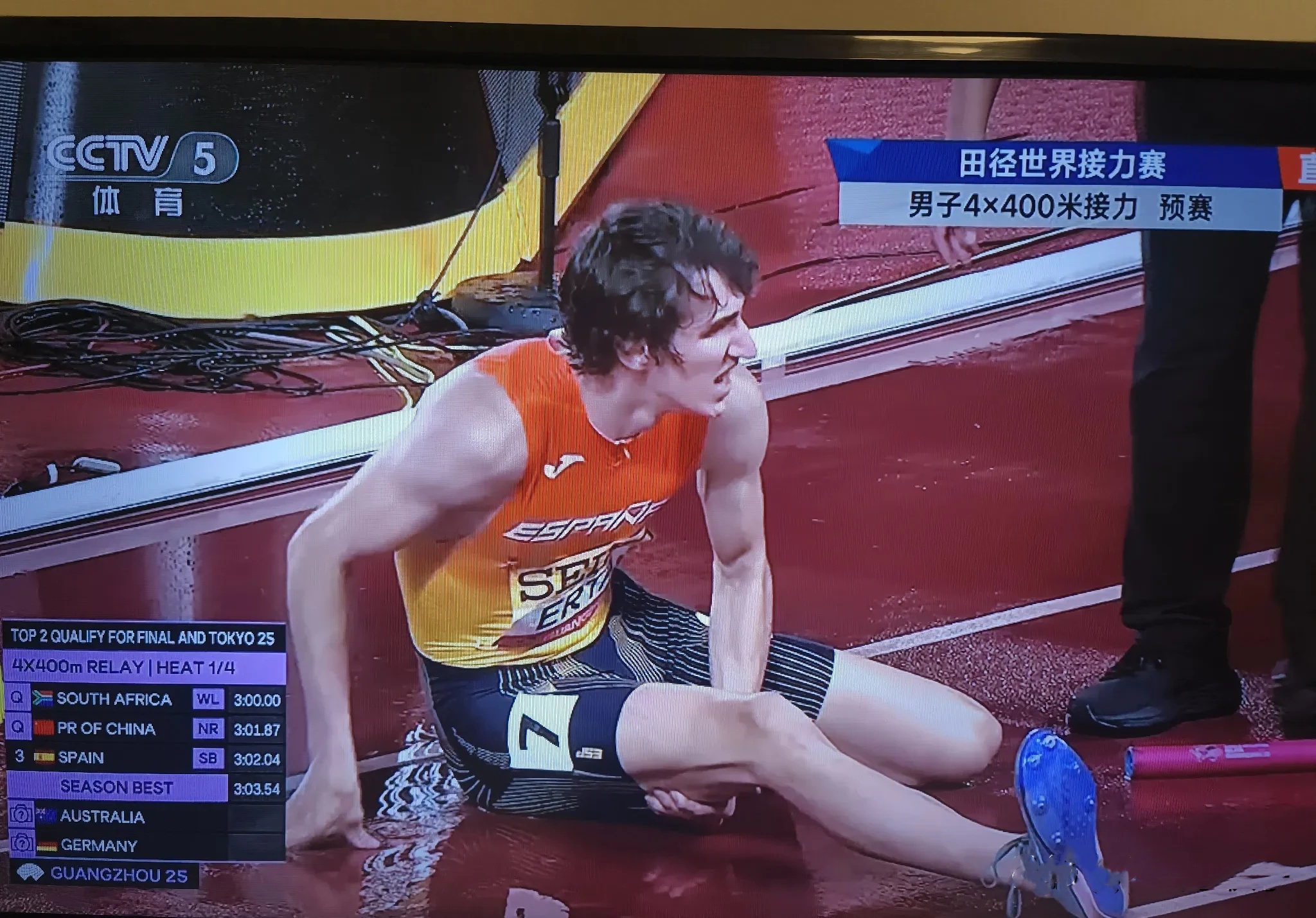 西班牙铁人三项选手让人注目：拿下金牌